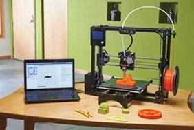 3D-printer en laptop