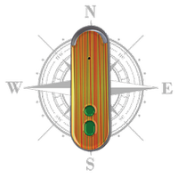 langwerpig kompas met houtlook en twee groene drukknoppen op de bovenzijde