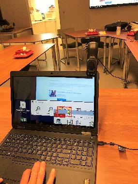 Fusion en de webcam. Op de foto is een laptop te zien met het Fusion-menu. Op het scherm staat een camera geklemd.