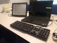opstelling met laptop en zwart-wit scherm