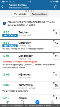 Scherm met vertrektijden treinen vanaf Arnhem Centraal.