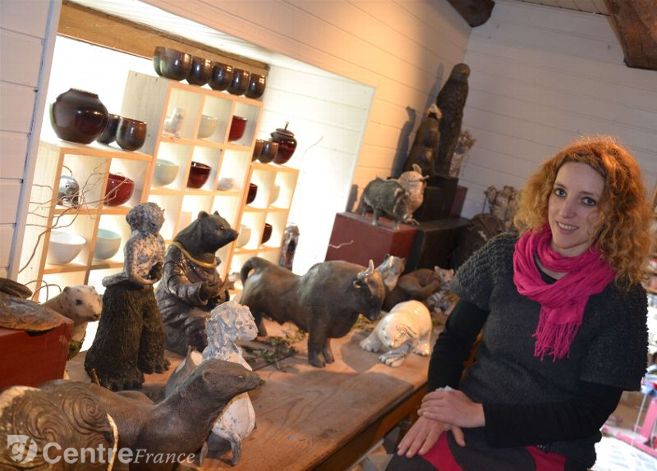 Dans son atelier de Vals-le-Chastel, Ccile Aurjac sinspire de la nature et des animaux